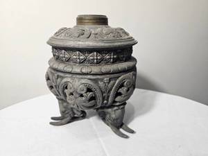 lot 272 image: Ornate Spelter Oil Lantern Base