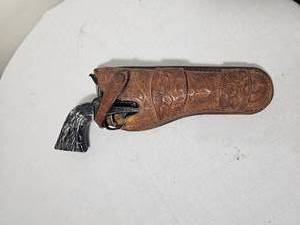 lot 275 image: Crosman CO2 Revolver Pistol