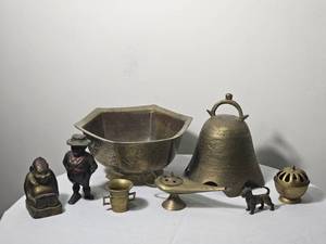 lot 276 image: Brass Decor Miniature Group