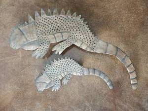 lot 115 image: Iguana Tin Folk Art Light Fixtures Needs Wiring