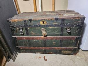 lot 216 image: John W Throne Steamer Trunk