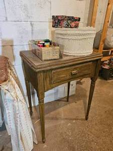 lot 287 image: Singer Model AG17651516 Sewing Machine