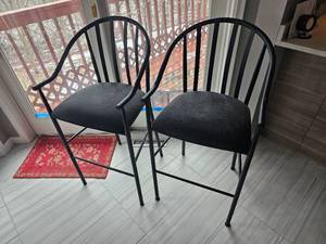 lot 56 image: Postmodern Aluminum Frame Counter Stools