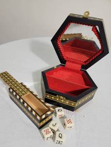 lot 359 image: Inlaid Marquetry Boxes  Dice Poker  Jewelry