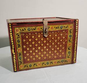 lot 34 image: Antique Indian Hand Painted Jewelry Box