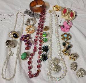 lot 354 image: Baublicious Colorful Vintage Jewelry Collection