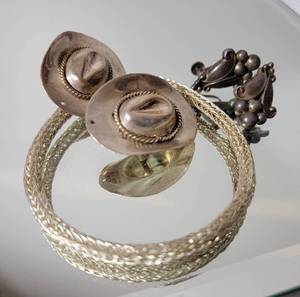 lot 49 image: Sterling Silver Jewelry Collection  Earrings  Bracelet