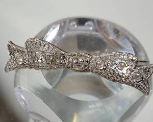lot 7 image: 14K White Gold Art Nouveau Diamond Filligree Ribbon Bow Brooch  5g