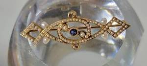 lot 9 image: 14K Yellow Gold Romantic Sapphire and Seed Pearl Pin  3g