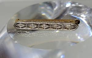 lot 45 image: 14K White and Yellow Gold Art Nouveau Bar Pin  1g