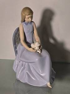 lot 127 image: Lladro NAO Porcelain Girl Seated with Cat Figurine