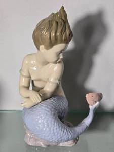 lot 128 image: Lladro NAO Porcelain Mermaid with Fish Figurine