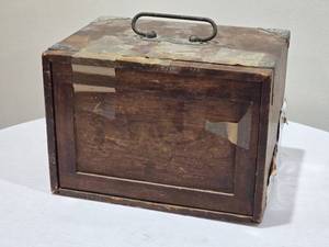 lot 145 image: Mahjong Tile Set with Wooden Case