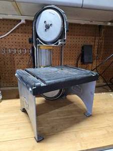 lot 178 image: Compact Bench Top Band Saw