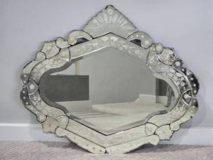 lot 184 image: Elegant Venetian Style Etched Decorative Wall Mirror