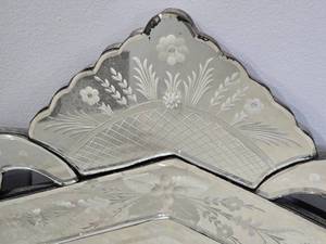 lot 184 image: Elegant Venetian Style Etched Decorative Wall Mirror