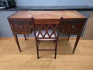 lot 162 image: Vintage Vanity Desk with Chair
