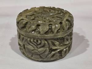 lot 170 image: Brilliant Antique Soapstone Carved Snuff Box