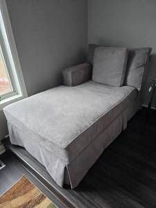 lot 50C image: Gray Upholstered Chaise Lounge