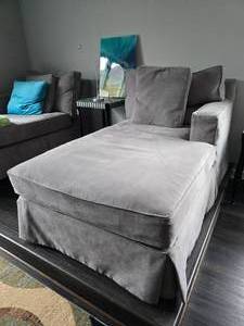 lot 50B image: Gray Upholstered Chaise Lounge