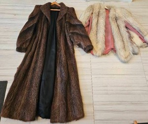 lot 248 image: Vintage Fur Coat and Fox Fur Caplette for Craft