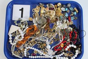 Lot of Miscellaneous Costume Jewelry
