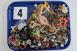 Lot of Miscellaneous Costume Jewelry