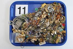 Lot of Miscellaneous Costume Jewelry