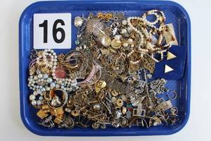 Lot of Miscellaneous Costume Jewelry