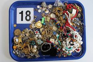 Lot of Miscellaneous Costume Jewelry