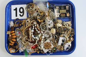 Lot of Miscellaneous Costume Jewelry