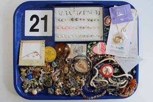 Lot of Miscellaneous Costume Jewelry