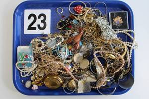 Lot of Miscellaneous Costume Jewelry