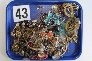 Lot of Miscellaneous Costume Jewelry