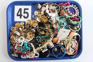 Lot of Miscellaneous Costume Jewelry