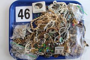 Lot of Miscellaneous Costume Jewelry