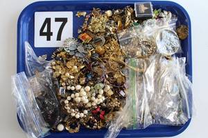 Lot of Miscellaneous Costume Jewelry