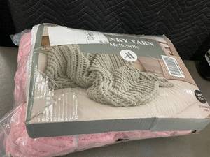 lot 44 image: Mellobello Chunky Yarn - Jumbo Chenille for Crocheting (X004RNFJ8P) NEW