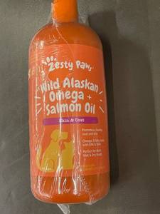 lot 158 image: Zesty Paws Wild Alaskan Omega-3 Salmon Oil Skin & Coat for Dogs & Cats - 8 oz
