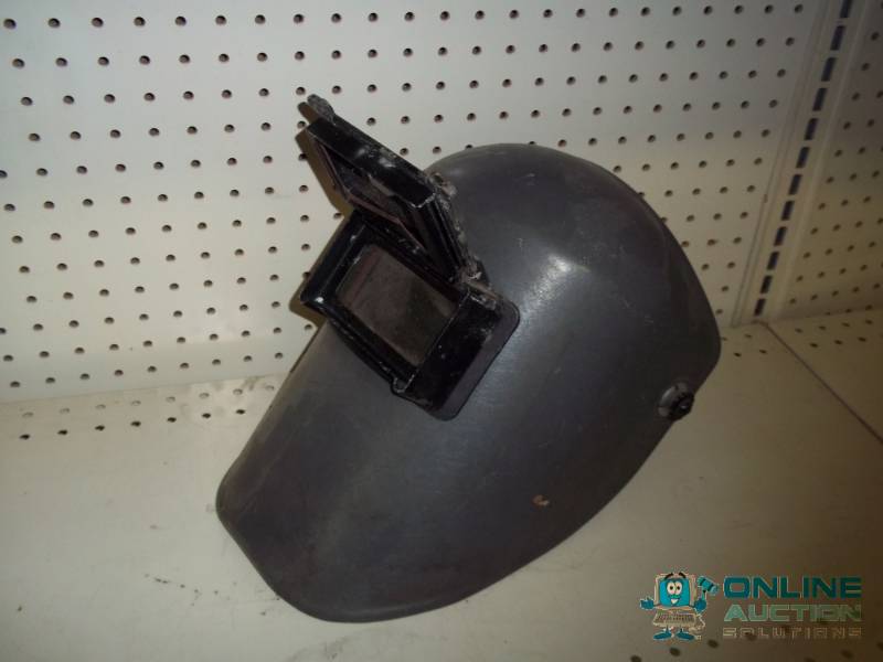 lot 45 image: welding halmet