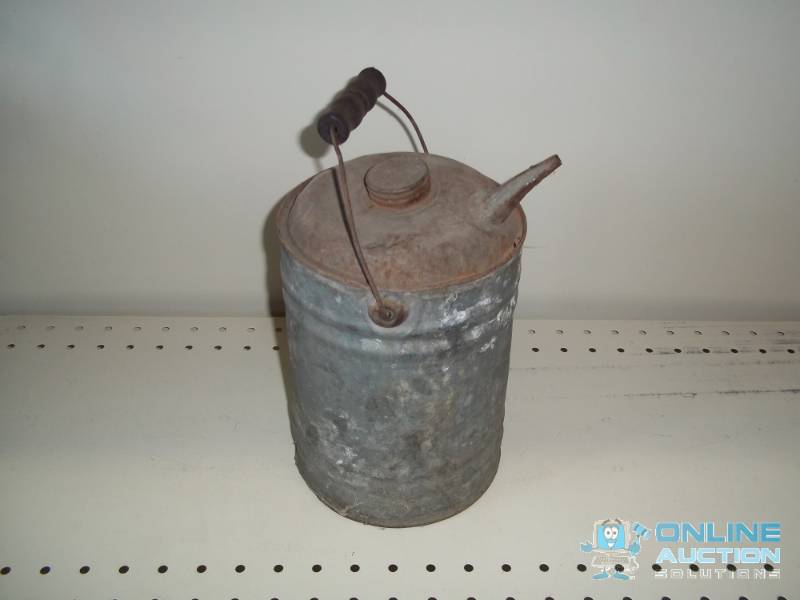 lot 18 image: Vintage oil  gas can