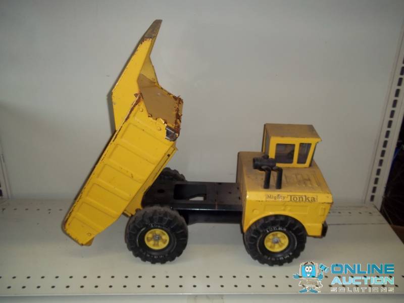 lot 21 image: Tonka dump truck
