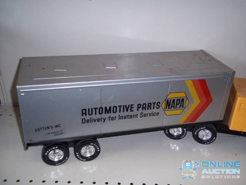 lot 22 image: Napa toy truck and trailer