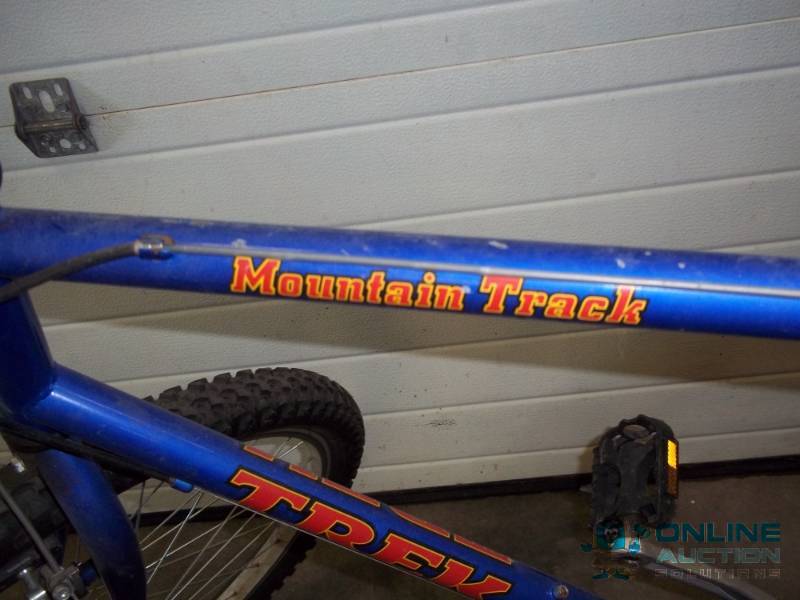 lot 32 image: Trek Mountain Track mens bike 21 speed