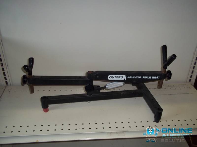 lot 35 image: Outers  varminter rifle rest