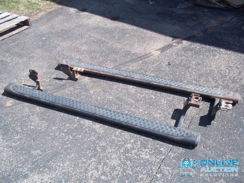 lot 39 image: Step rails of of a 2006 Ford Ranger