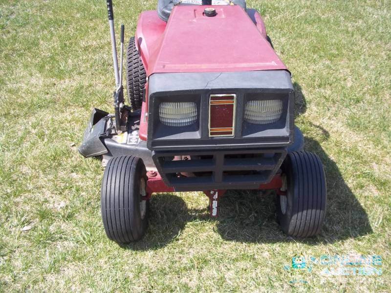 lot 41 image: Huskee  riding mower