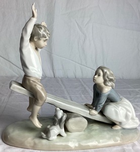lot 20 image: Lladro Porcelain Figurine Seesaw #4867