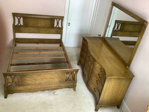 lot 55 image: Drexel Curved Front 12 Drawer Champagne Triple Dresser with Mirror plus Matching Full Size Bed with Headboard & Footboard