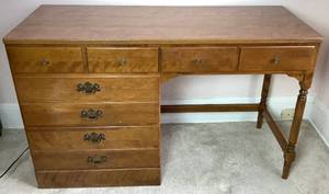 lot 57 image: Ethan Allen Heirloom Maple 4 Drawer Writing Desk